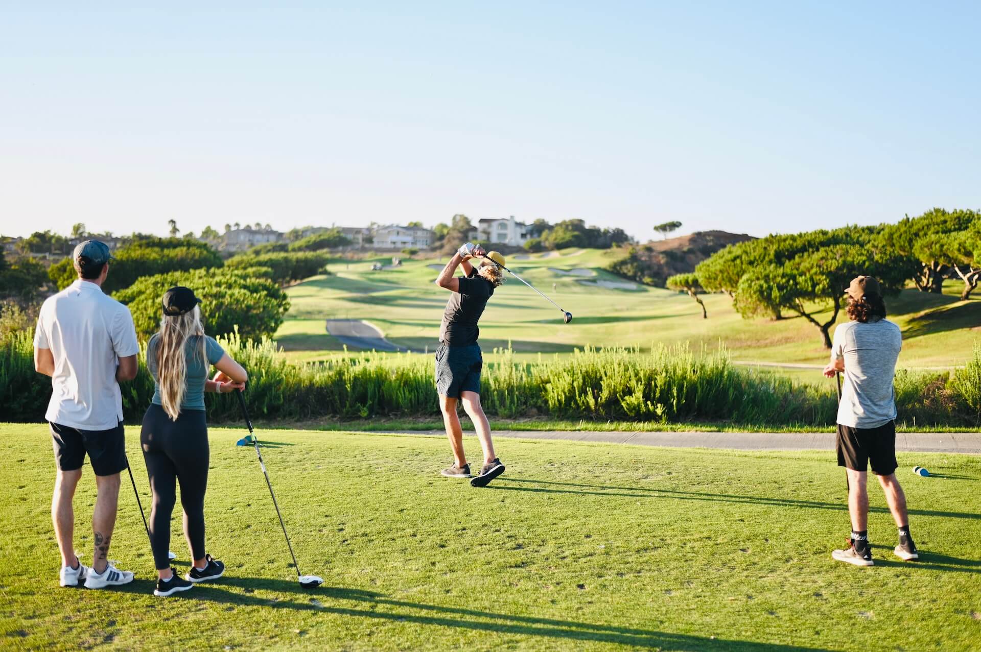 golfers golfing